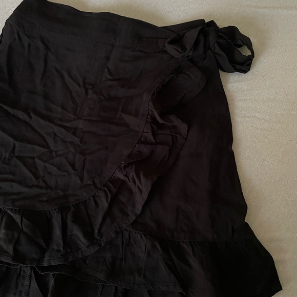 wild fable black wrap mini skirt with ruffle trim - Picture 2 of 3